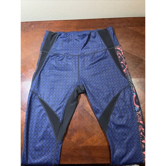 Athleta Pants - Athleta Navy-print Capri Leggings, Size Large
